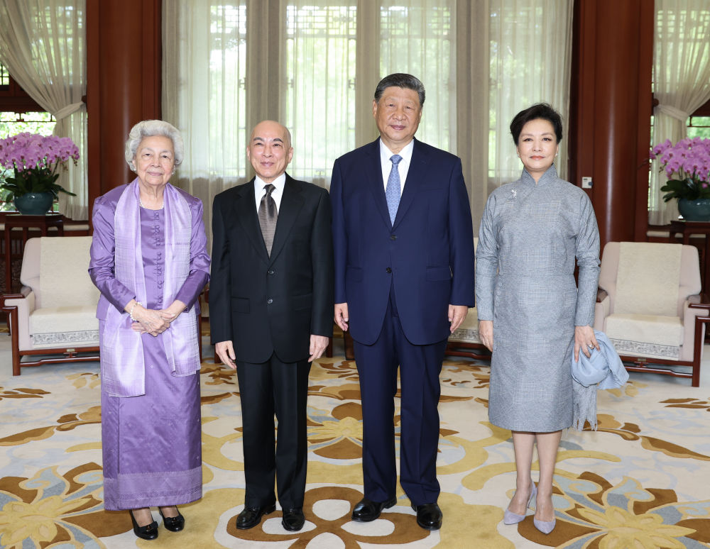 习近平夫妇会见柬埔寨国王西哈莫尼和太后莫尼列_习近平夫妇会见柬埔寨国王西哈莫尼和太后莫尼列_