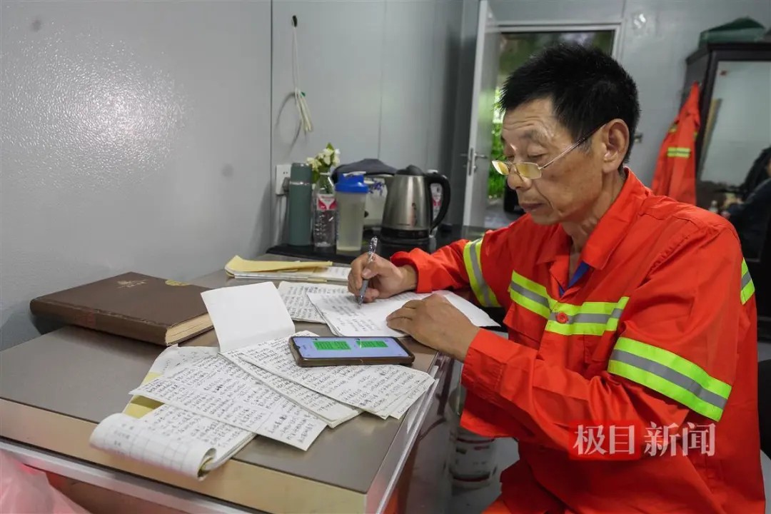 东湖评论：长江边上的“人间诗话”抚慰人心_东湖评论：长江边上的“人间诗话”抚慰人心_
