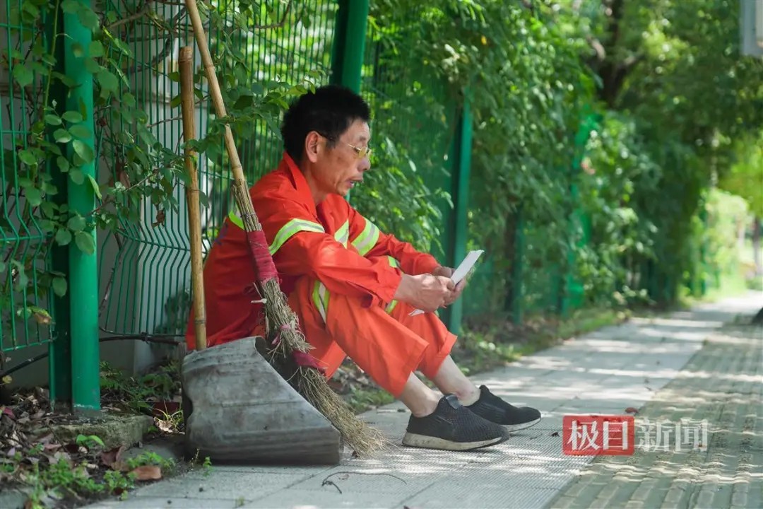 _东湖评论：长江边上的“人间诗话”抚慰人心_东湖评论：长江边上的“人间诗话”抚慰人心